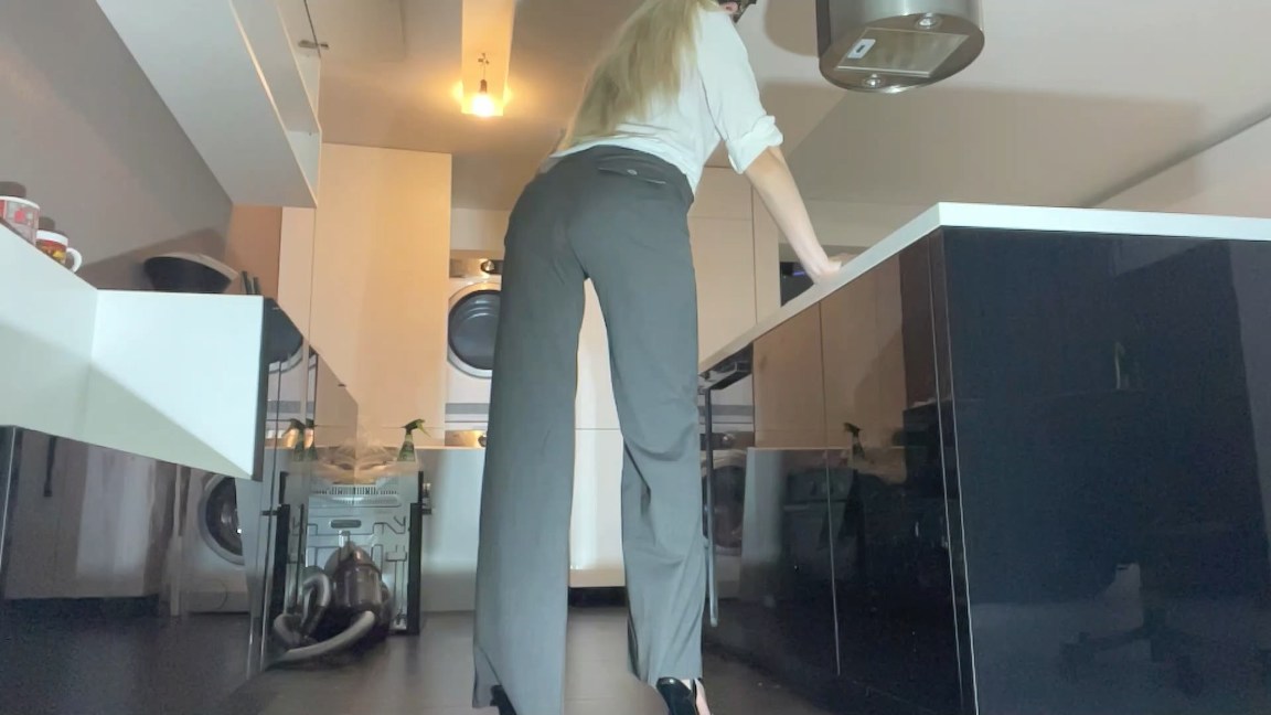 thefartbabes – Poopy Offcie Pants, Big Pile.
