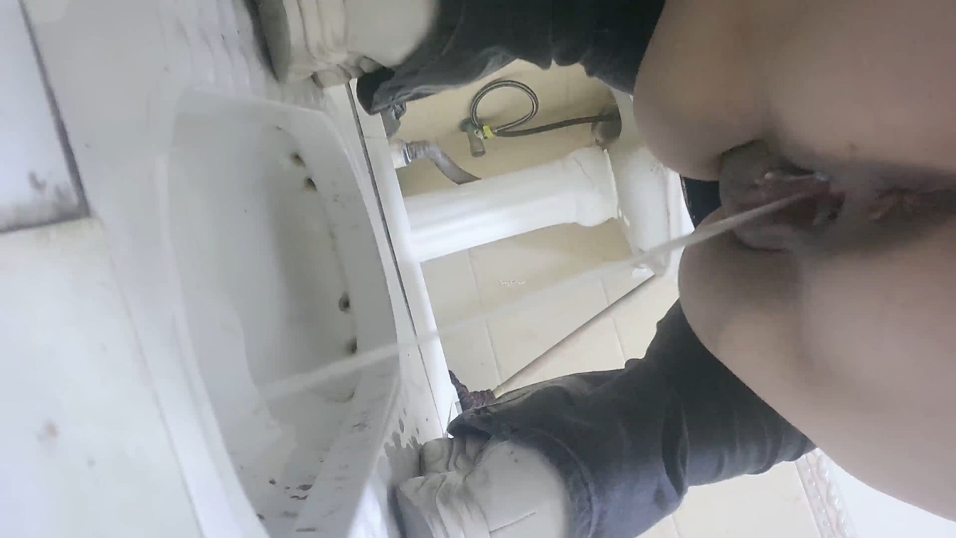 Hidden Toilet Cam Compilation – Many Chinese Girls with Big Plump Asses Squatting to Pee