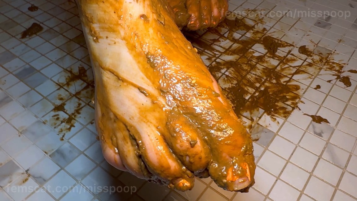 MissPoop – Dirty feet with Poo Smearing
